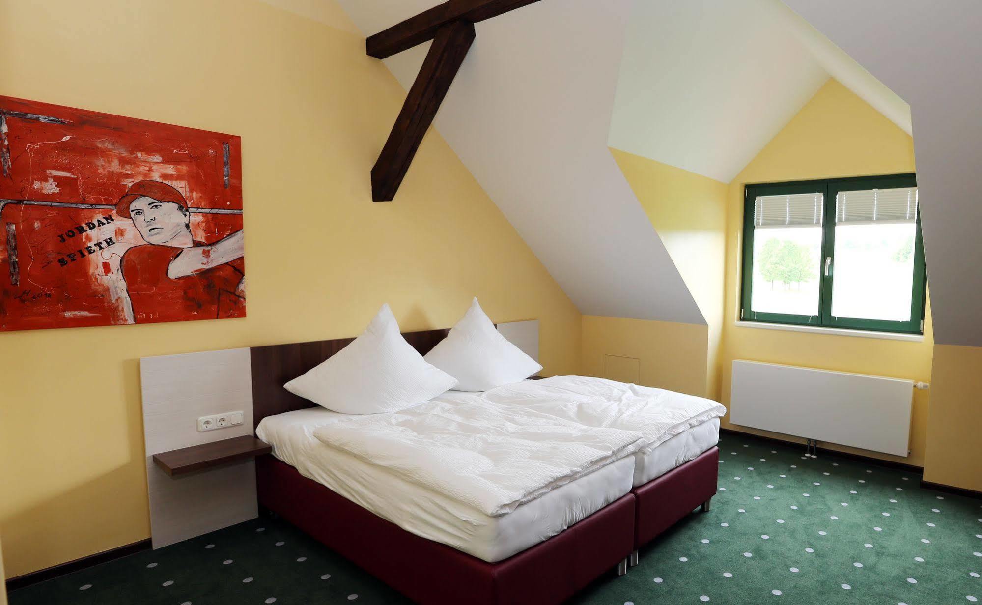 Apartments Golfpark Schlossgut Sickendorf Lauterbach  Ngoại thất bức ảnh