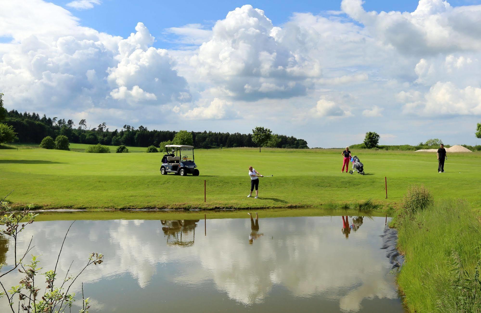 Apartments Golfpark Schlossgut Sickendorf Lauterbach  Ngoại thất bức ảnh